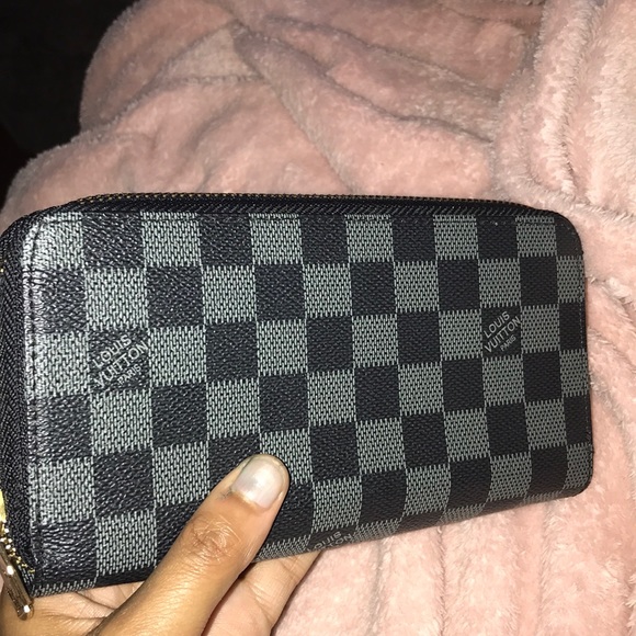LV WALLET